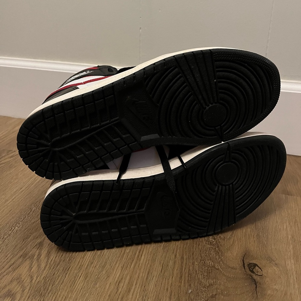 Jordan 1 Gym Reds - Picture 4 of 4